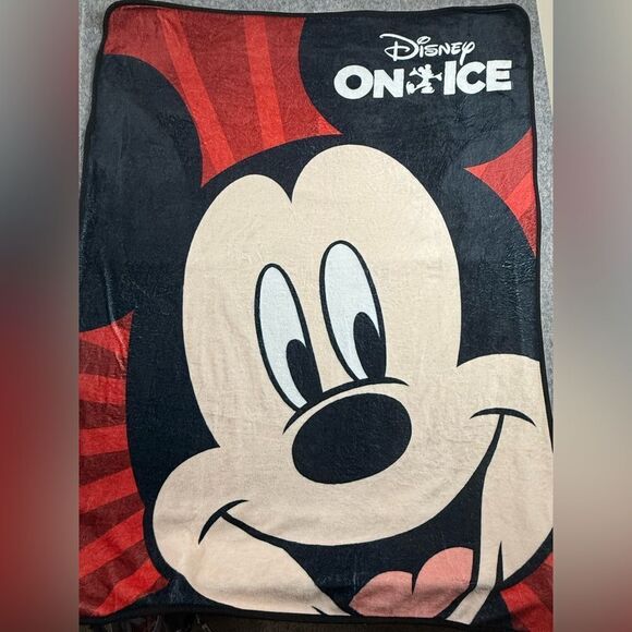 Disney On Ice Mickey Mouse 4x3 Fleece Throw Blanket - Picture 1 of 5